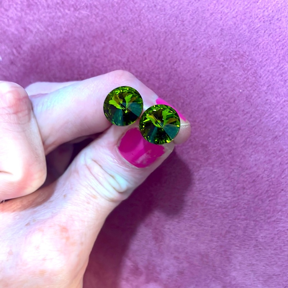 Kohl’s green crystal earrings